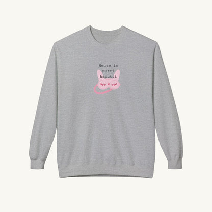 Graue Damen-Sweatshirt mit Rundhalsausschnitt für Frauen in der Menopause . In der Mitte ist eine geschlossene rosa Schlafmaske mit Augen bild, überstehen Sie in schwarzer Schrift 'Heute ist Mutti kaputti'. 