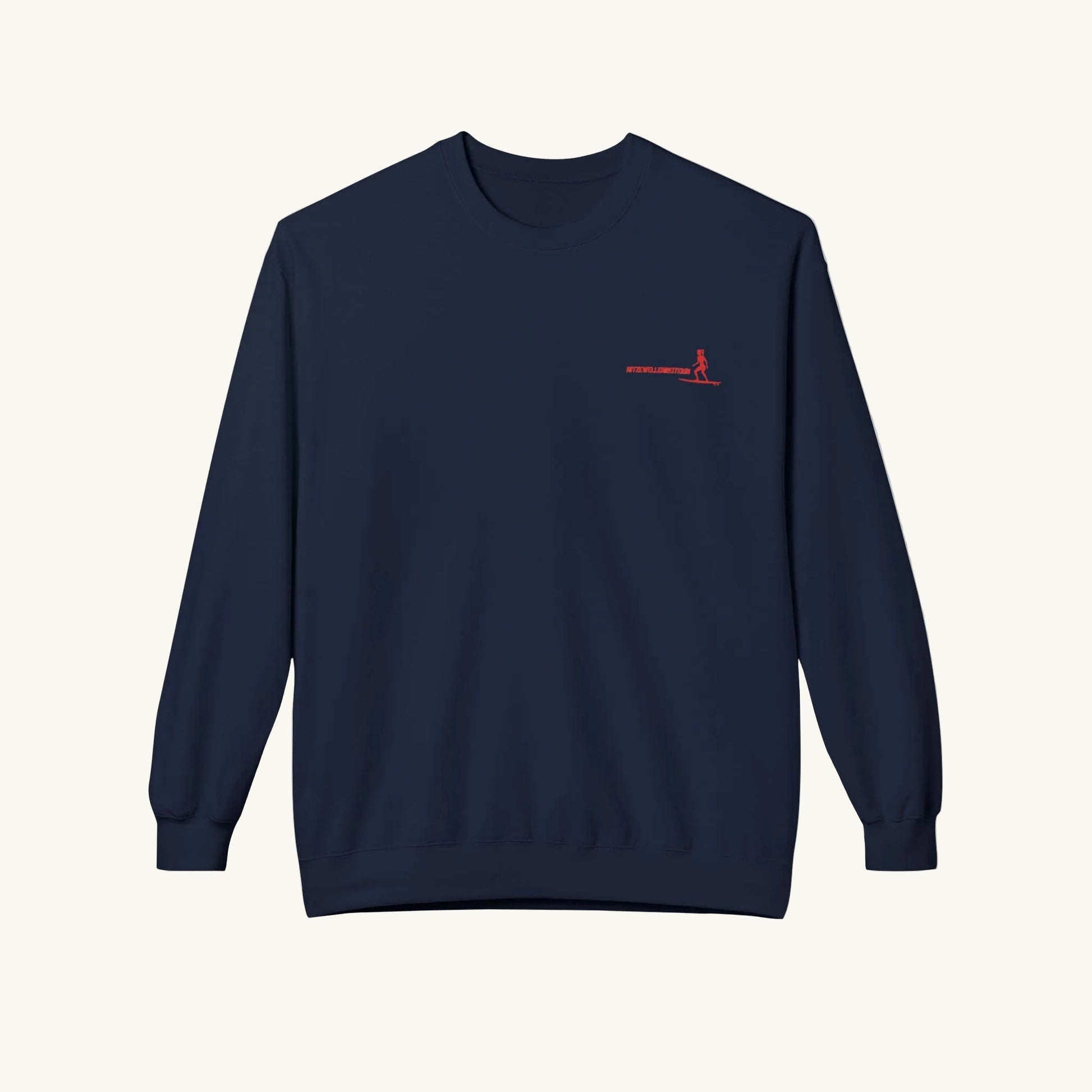Dunkelblaues Damen-Sweatshirt mit ein roten Grafik-Print auf der Brust. Der Text und die Silhouette einer Frau, die auf einem Surfbrett steht