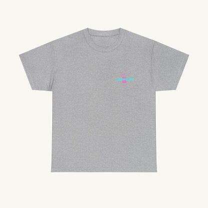 Graues Damen T-Shirt mit einem kleinen, mittigen Aufdruck auf der Brust. Das Design zeigt das Wort 'MENOBRAUSE' in Türkis und ein pinkes Erfrischungsgetränk mit Zitrone und Strohhalm.