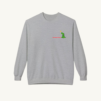 Graues Damen-Sweatshirt mit Rundhalsausschnitt. Auf der linken Brust eine kleine Grüne Illustration, feuerspeiden mit Drachen mit der roter Schrift für die Menopause