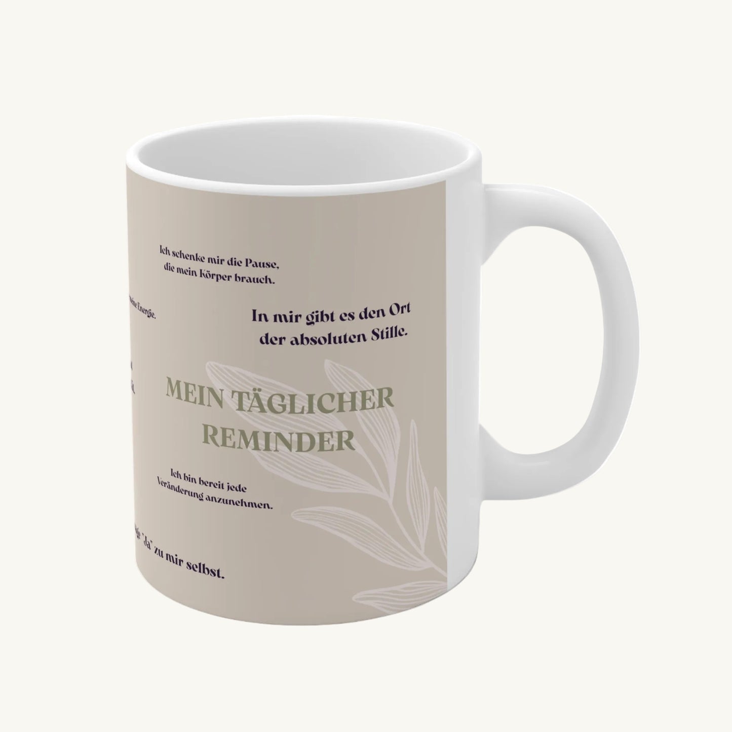 Weiße Keramiktasse mit beige-farbenem Design, Pflanzen-Illustration und deutsche 10 Affirmationen wie ‚Mein täglicher Reminder‘.“